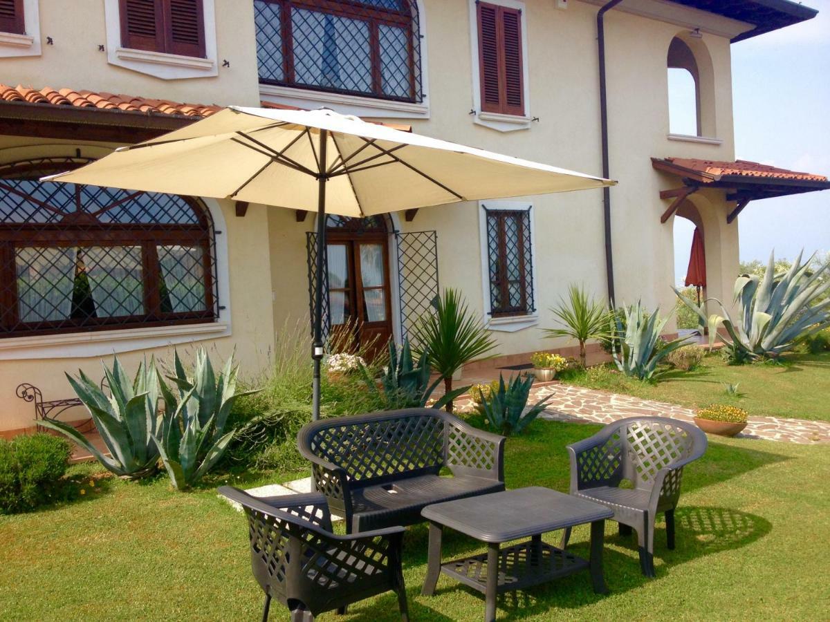 Villa Beatrice Лонато Экстерьер фото